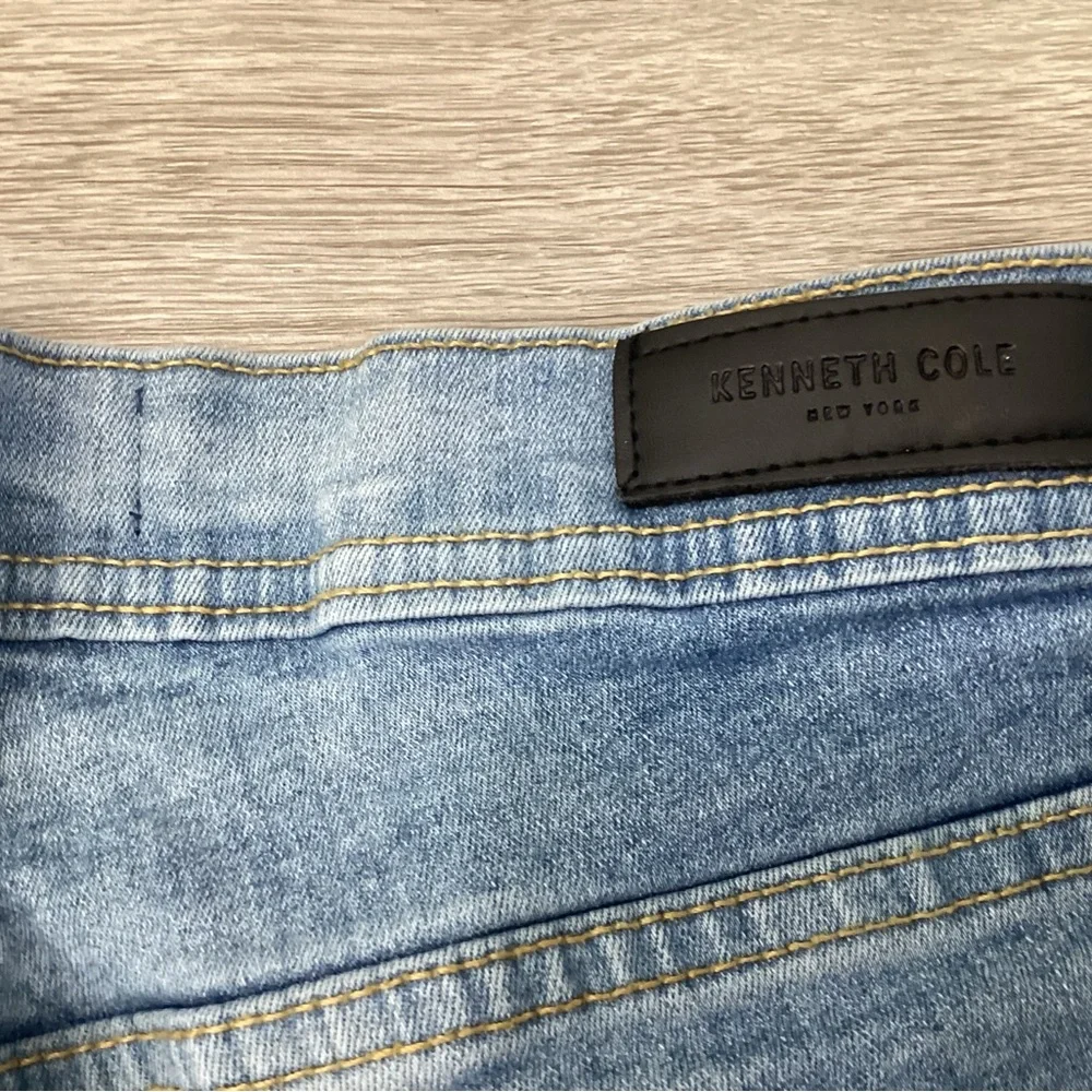 Kenneth Cole Jeans Mens 32x30 Slim Fit Denim Straight Leg Medium Wash Stretch - Picture 4 of 5